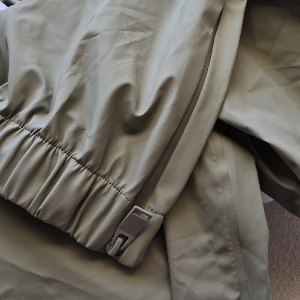 NWT! RAINS, UNISEX, Cargo Rain Pants, Regular W3, Drift, Size Small, MSRP $140